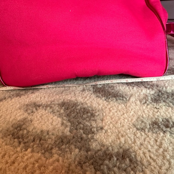Victoria’s Secret extra large pink duffel bag NWOT - like new, never used! - Picture 8 of 9